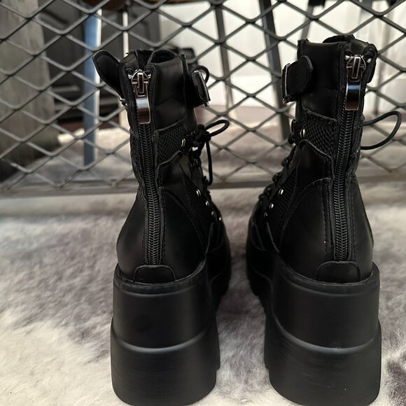 Demonia NWOT Shaker-60 Funky 4 1/2" Wedge Studded & Spiked Ankle Platform Boots - Picture 4 of 5